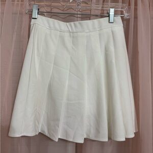 White pleated Skirt